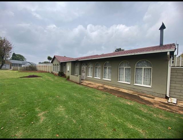 4 BEDROOM HOUSE FOR SALE IN CRYSTAL PARK